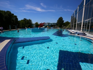 Nyitónap az élményfürdőben - fotó: 