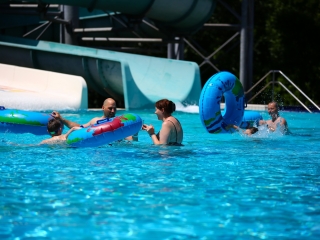 Nyitónap az élményfürdőben - fotó: 