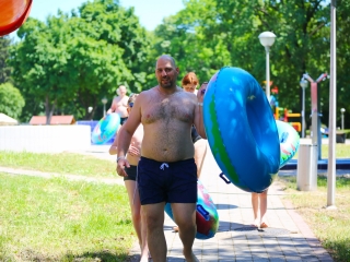 Nyitónap az élményfürdőben - fotó: 