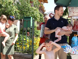 Újtelepi Garázsvásár a kánikulában - fotó: 