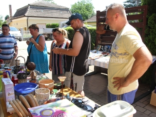 Újtelepi Garázsvásár a kánikulában - fotó: 