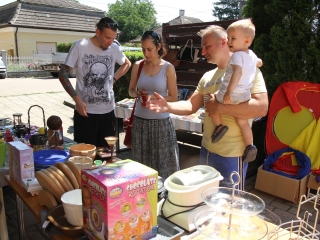 Újtelepi Garázsvásár a kánikulában - fotó: 