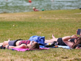 Kánikulai különkiadás a szabadstrandról - fotó: 