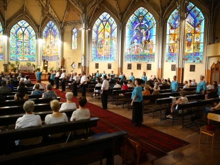 A Tomkins Énekegyüttes és a Dunaújvárosi Vegyeskar a Krisztus Király Főtemplomban - fotó: 