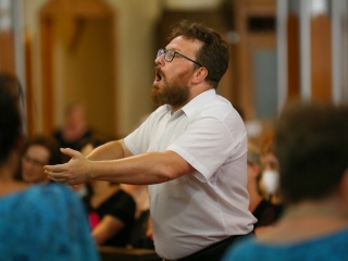 A Tomkins Énekegyüttes és a Dunaújvárosi Vegyeskar a Krisztus Király Főtemplomban - fotó: 