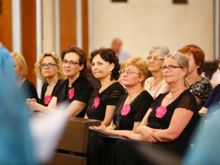 A Tomkins Énekegyüttes és a Dunaújvárosi Vegyeskar a Krisztus Király Főtemplomban - fotó: 