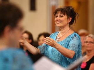 A Tomkins Énekegyüttes és a Dunaújvárosi Vegyeskar a Krisztus Király Főtemplomban - fotó: 