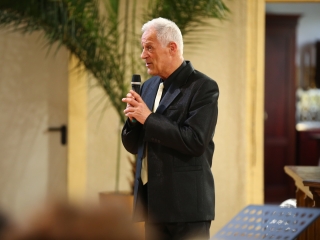 A Tomkins Énekegyüttes és a Dunaújvárosi Vegyeskar a Krisztus Király Főtemplomban - fotó: 