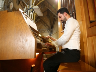 A Tomkins Énekegyüttes és a Dunaújvárosi Vegyeskar a Krisztus Király Főtemplomban - fotó: 