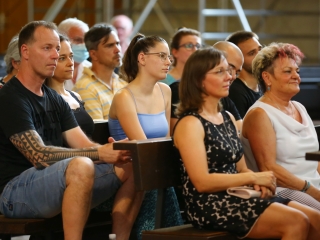 A Tomkins Énekegyüttes és a Dunaújvárosi Vegyeskar a Krisztus Király Főtemplomban - fotó: 
