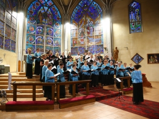 A Tomkins Énekegyüttes és a Dunaújvárosi Vegyeskar a Krisztus Király Főtemplomban - fotó: 