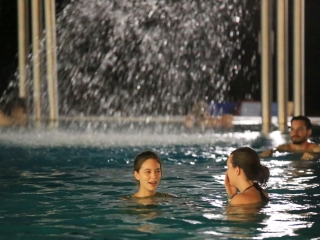 Holdfényfürdő a Strandok Éjszakáján - fotó: 