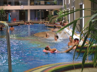 Holdfényfürdő a Strandok Éjszakáján - fotó: 