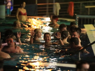 Holdfényfürdő a Strandok Éjszakáján - fotó: 