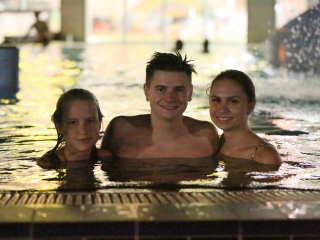 Holdfényfürdő a Strandok Éjszakáján - fotó: 