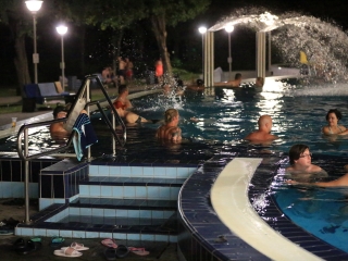 Holdfényfürdő a Strandok Éjszakáján - fotó: 