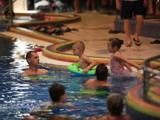 Holdfényfürdő a Strandok Éjszakáján - fotó: 