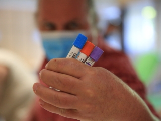 Dunaújváros 70: retró véradás - fotó: 