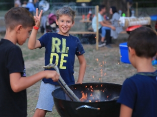 Parázs-Varázs és augusztális: esti képtár - fotó: 