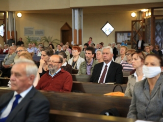 Áldás az ablakokra, áldás a Mózes-szoborra - fotó: 