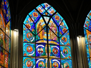 Áldás az ablakokra, áldás a Mózes-szoborra - fotó: 