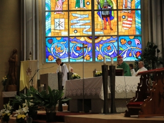 Áldás az ablakokra, áldás a Mózes-szoborra - fotó: 