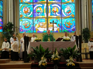 Áldás az ablakokra, áldás a Mózes-szoborra - fotó: 