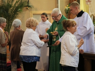 Áldás az ablakokra, áldás a Mózes-szoborra - fotó: 