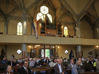 Áldás az ablakokra, áldás a Mózes-szoborra - fotó: 