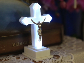 Áldás az ablakokra, áldás a Mózes-szoborra - fotó: 