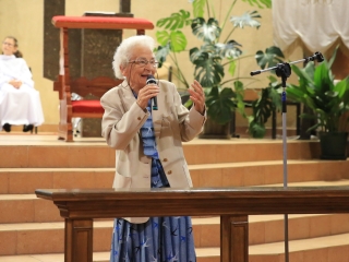 Áldás az ablakokra, áldás a Mózes-szoborra - fotó: 