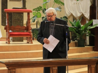 Áldás az ablakokra, áldás a Mózes-szoborra - fotó: 