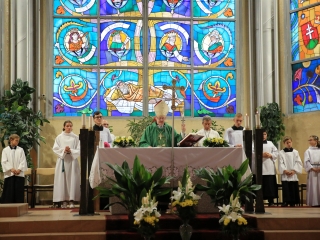 Áldás az ablakokra, áldás a Mózes-szoborra - fotó: 