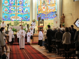 Áldás az ablakokra, áldás a Mózes-szoborra - fotó: 