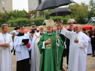 Áldás az ablakokra, áldás a Mózes-szoborra - fotó: 