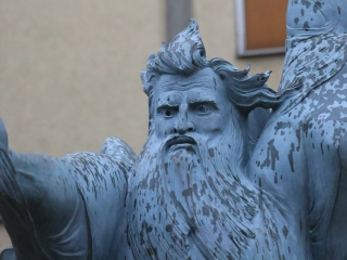 Áldás az ablakokra, áldás a Mózes-szoborra - fotó: 