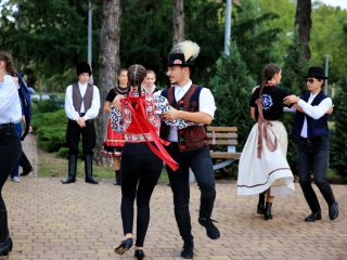 Néptánc a flaszteren – három helyszínen ropták - fotó: 