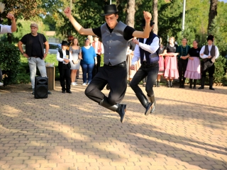 Néptánc a flaszteren – három helyszínen ropták - fotó: 