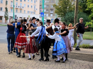 Néptánc a flaszteren – három helyszínen ropták - fotó: 