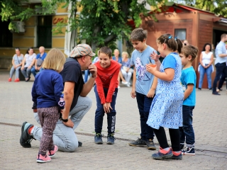Néptánc a flaszteren – három helyszínen ropták - fotó: 
