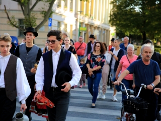 Néptánc a flaszteren – három helyszínen ropták - fotó: 