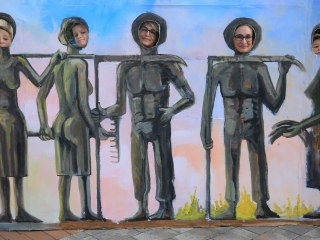 Dunaújváros 70: KönyvTér a Városháza téren - fotó: 