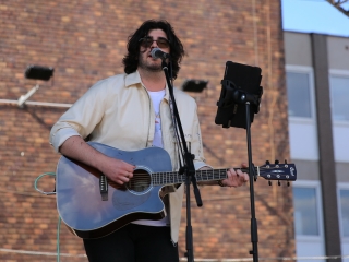 Dunaújváros 70: KönyvTér a Városháza téren - fotó: 