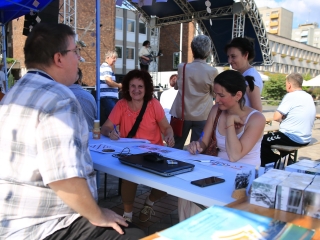 Dunaújváros 70: KönyvTér a Városháza téren - fotó: 
