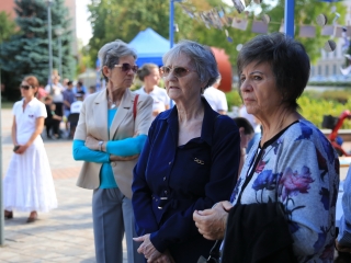 Dunaújváros 70: KönyvTér a Városháza téren - fotó: 