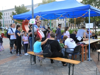 Dunaújváros 70: KönyvTér a Városháza téren - fotó: 