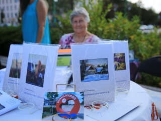 Dunaújváros 70: KönyvTér a Városháza téren - fotó: 