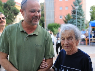 Dunaújváros 70: KönyvTér a Városháza téren - fotó: 
