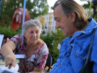 Dunaújváros 70: KönyvTér a Városháza téren - fotó: 