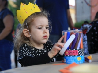 Dunaújváros 70: KönyvTér a Városháza téren - fotó: 